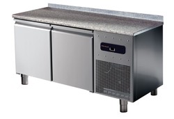 Tavolo freezer per pasticceria a 2 porte 600x400 mm con piano in granito con alzatina, -10°/-25°C